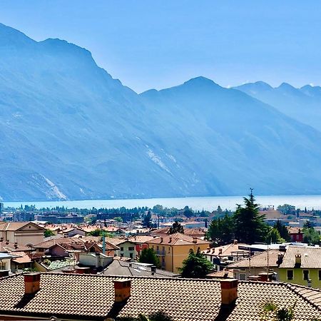Appartamento Peppino Mit Seeblick Und Pool Riva del Garda Bagian luar foto
