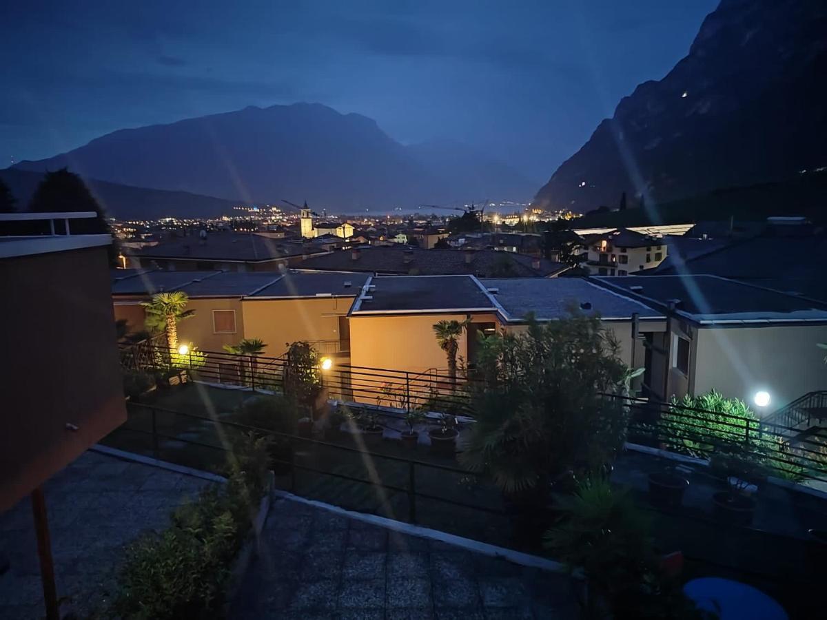 Appartamento Peppino Mit Seeblick Und Pool Riva del Garda Bagian luar foto