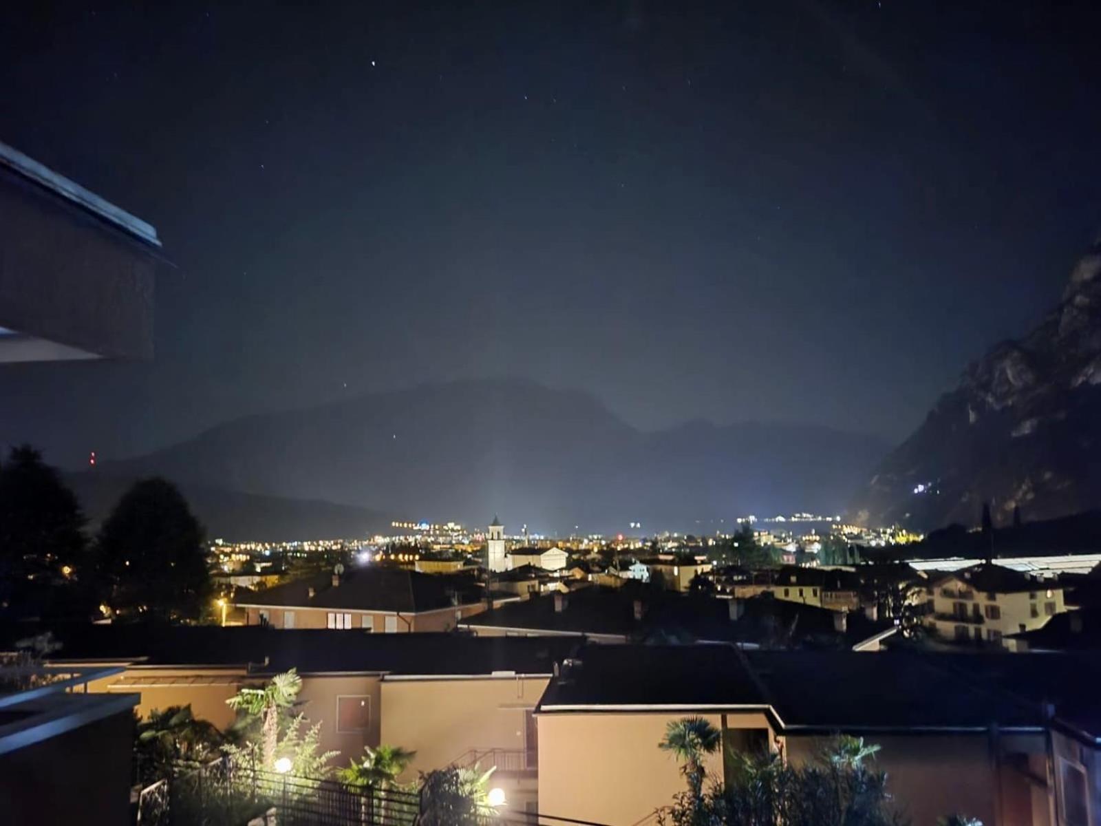 Appartamento Peppino Mit Seeblick Und Pool Riva del Garda Bagian luar foto